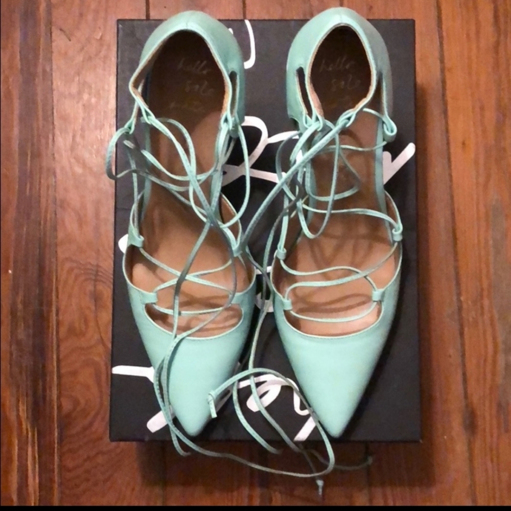 Leather lace-up pupms size 9.5